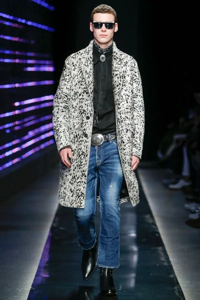 Look 19